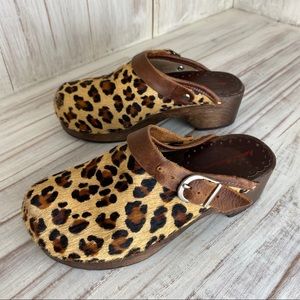 Hanna Andersson Leopard Print Pony Hair Clogs